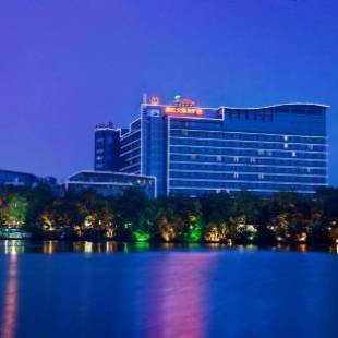 Фотографии гостиницы 
            Lijiang Waterfall Hotel Guilin