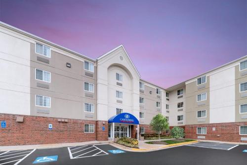 Фотография гостиницы Candlewood Suites Washington-Dulles Herndon, an IHG Hotel