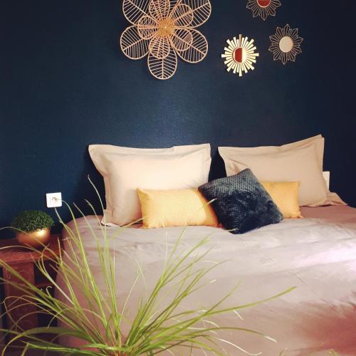 Фотография гостевого дома Chambre d'hôtes Un Beau Regard, Proche Puy du Foù