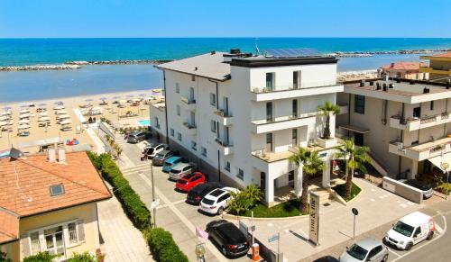 Фотография гостиницы You & Me Beach Hotel