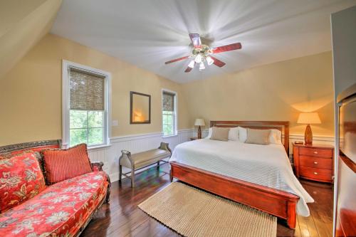 Фотографии гостевого дома
Quiet St Charles Cottage with Patio and 4 Acres