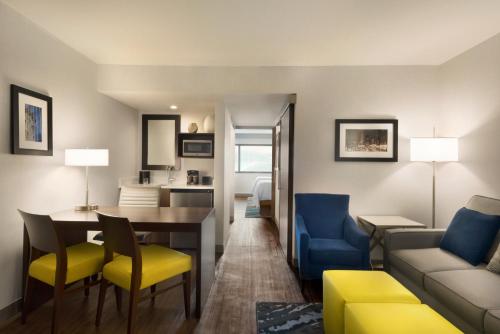 Фотография гостиницы Embassy Suites Indianapolis Downtown