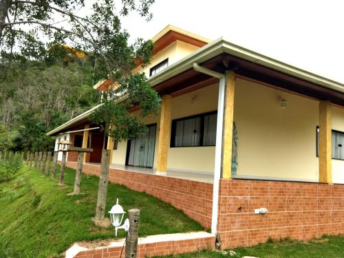 Фотографии гостевого дома 
            Região de Pedra Azul casa Amarela