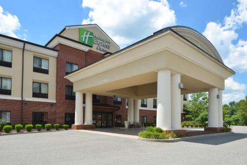 Фотографии гостиницы
Holiday Inn Express & Suites Fairmont, an IHG Hotel