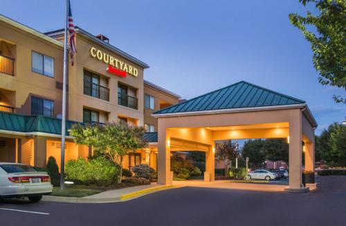Фотография гостиницы Courtyard by Marriott Frederick