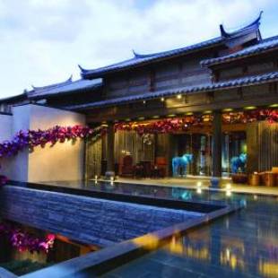 Фотографии гостиницы 
            Hotel Indigo Lijiang Ancient Town, an IHG Hotel