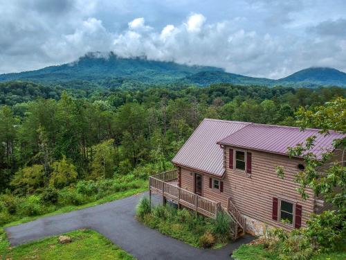 Фотография гостевого дома Nothin But A Good Time - Smoky Mountain Family Cabin, Theatre, Hot Tub, WiFi