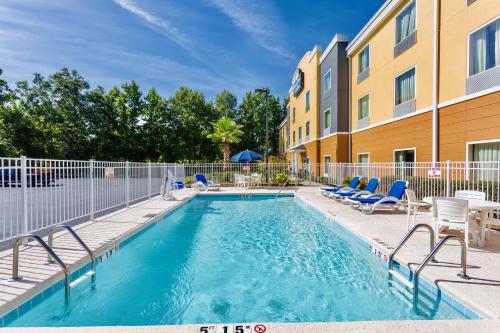 Фотография гостиницы Days Inn & Suites by Wyndham Savannah North I-95