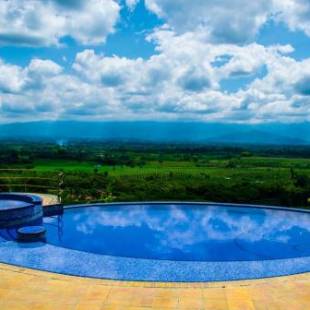 Фотографии гостиницы 
            Hotel Tata Premium