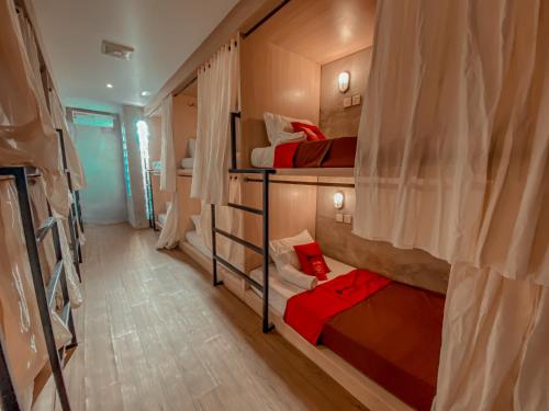 Фотография гостиницы RedDoorz Hostel near Lippo Mall Kuta