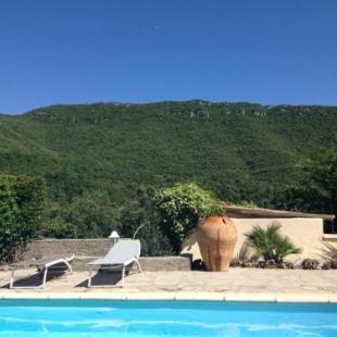 Фотография гостевого дома Maison d'une chambre avec piscine partagee et jardin clos a Saint Julien de la Nef
