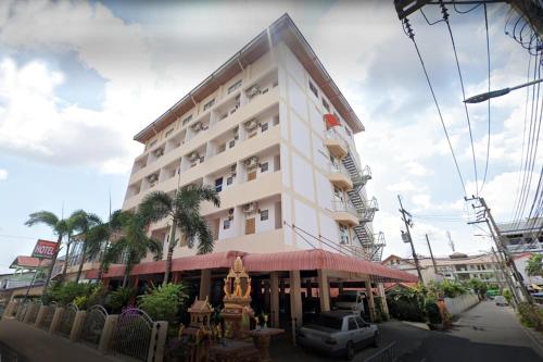 Фотография гостиницы Vaccinated Staff - OYO 75326 Scn City Hotel