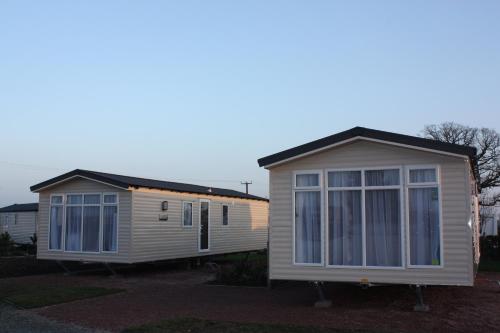 Фотография базы отдыха The Trotting Mare Caravan Park - Adults Only