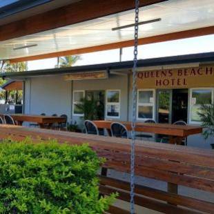 Фотографии гостиницы
Queens Beach Hotel