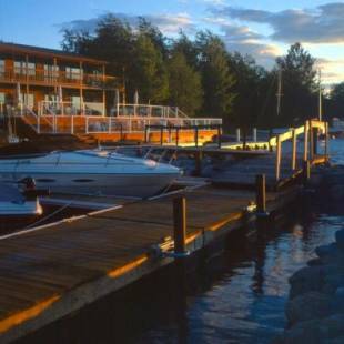 Фотографии гостиницы 
            Lakeside Lodge Resort and Marina