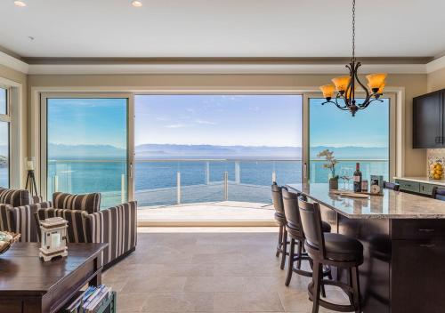 Фотография гостиницы SookePoint Ocean Cottage Resort