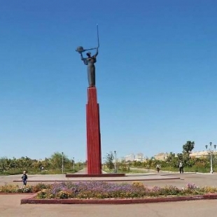 Фотография памятника Стела Наука-космос