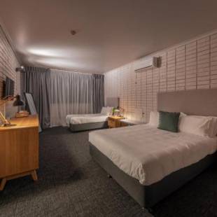 Фотографии мотеля
Palms Hotel