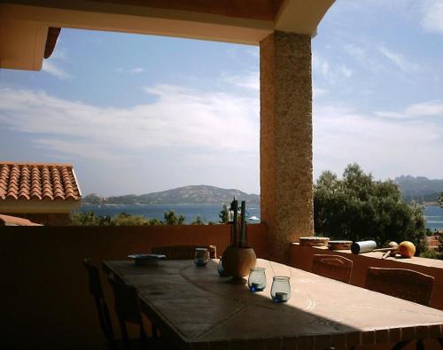 Фотографии гостевого дома
3 bedrooms house at Cannigione 600 m away from the beach with sea view and enclosed garden