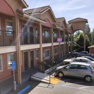 Фотографии мотеля
Valley Inn