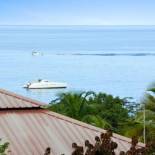 Фотография гостевого дома Bungalow de 2 chambres a Bouillante a 100 m de la plage avec vue sur la mer jardin et wifi