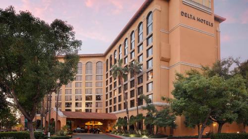 Фотография гостиницы Delta Hotels by Marriott Anaheim Garden Grove