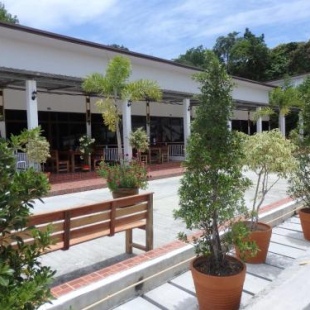 Фотография гостевого дома Daisy's 2 bedroom family home with private garden & BBQ