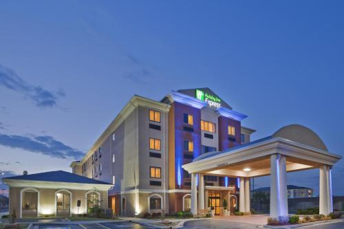 Фотография гостиницы Holiday Inn Express & Suites Midwest City, an IHG Hotel