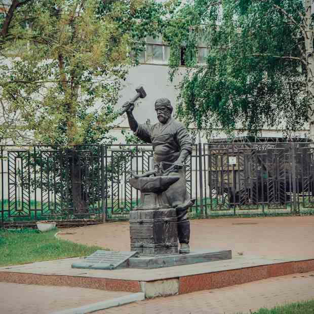 Фотографии памятника 
            Географический знак Булатня