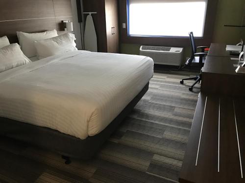 Фотография гостиницы Holiday Inn Express - Naples South - I-75, an IHG Hotel