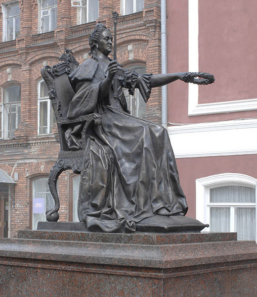 Фотографии памятника 
            Памятник Екатерине II