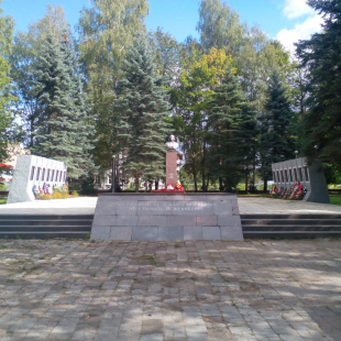 Фотография памятника Памятник Герою Советского Союза Лизе Чайкиной