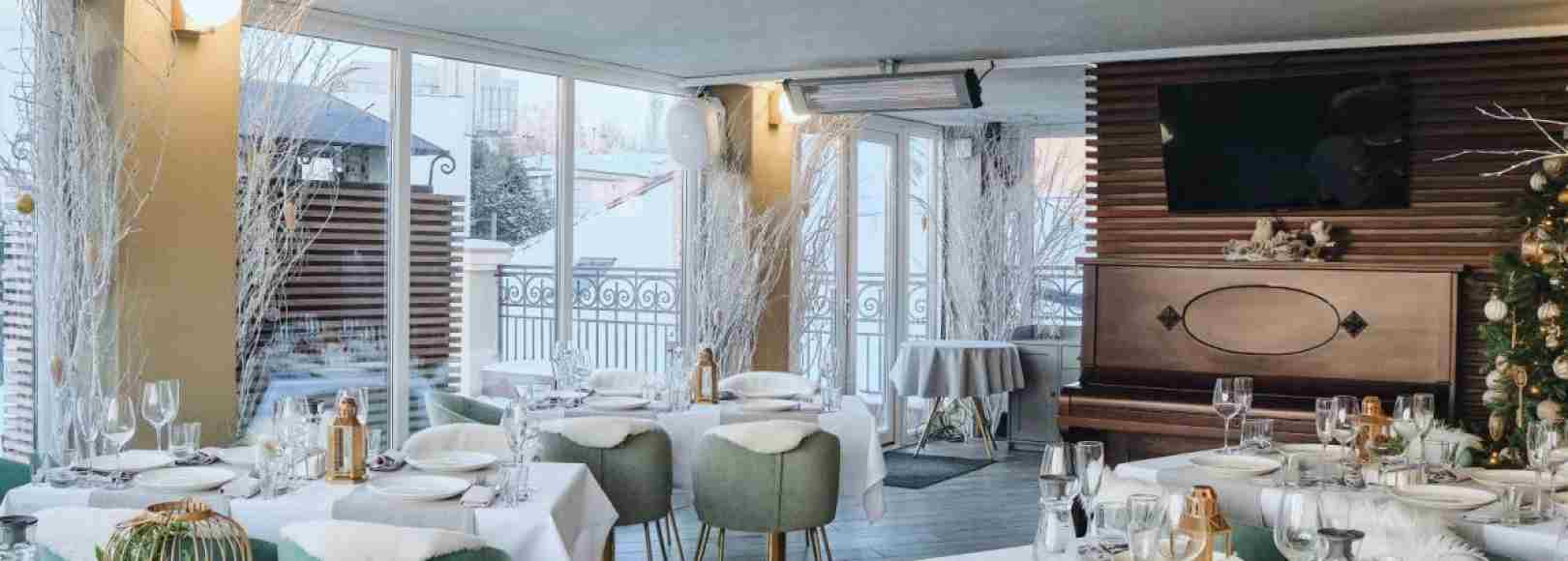 Фотография банкетного зала Зал ресторана Небо Казани с панорамными окнами