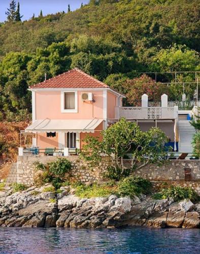 Фотография гостевого дома Efi's Cottage by the sea