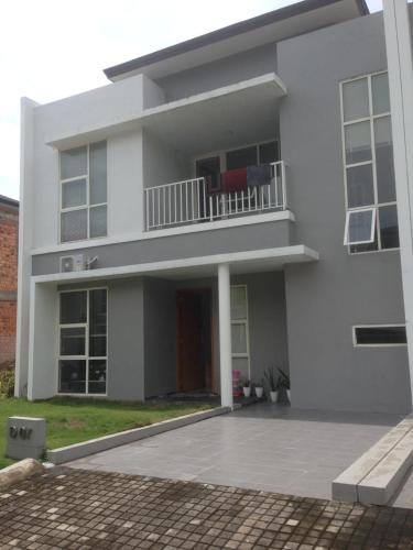 Фотография гостевого дома SleepRest @ The Home Shoutlink