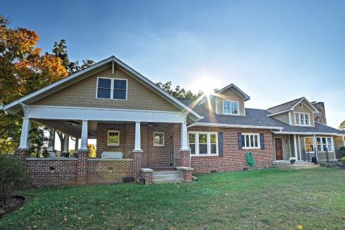 Фотографии гостевого дома
Spacious and Stunning Cleveland Getaway on 1 5 Acres