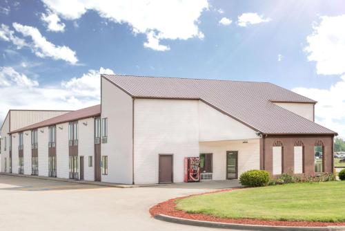 Фотография мотеля Super 8 by Wyndham Marshall