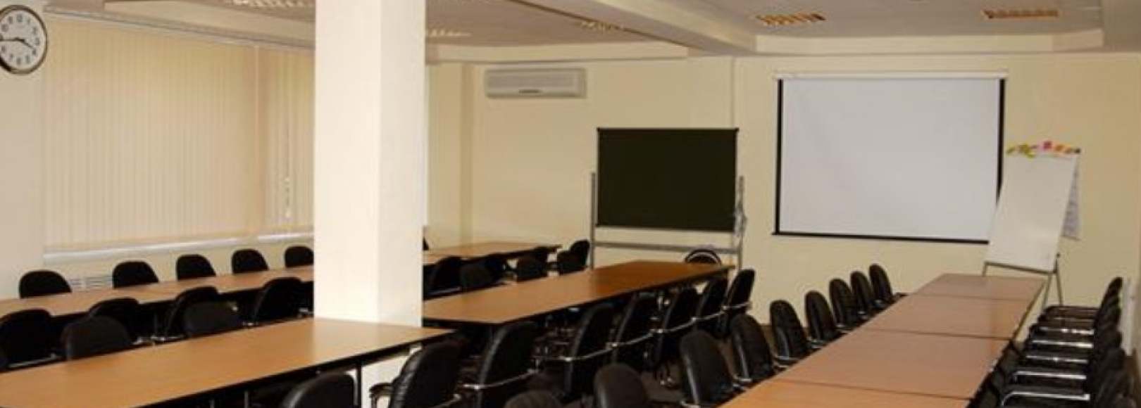 Фотография конференц-зала Девон на 65 человек