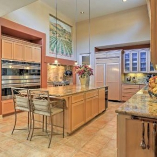 Фотография гостевого дома Lavish Corral De Tierra-Monterey Home with Bocce Ball