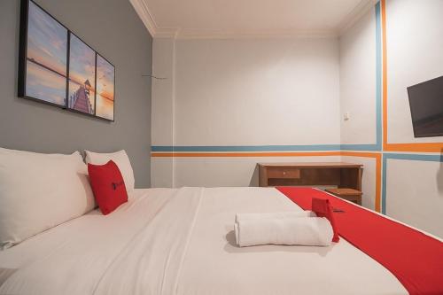 Фотография гостевого дома RedDoorz near RSUD Dr. Abdul Aziz