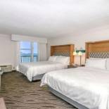 Фотография гостиницы Holiday Inn Oceanfront at Surfside Beach, an IHG Hotel