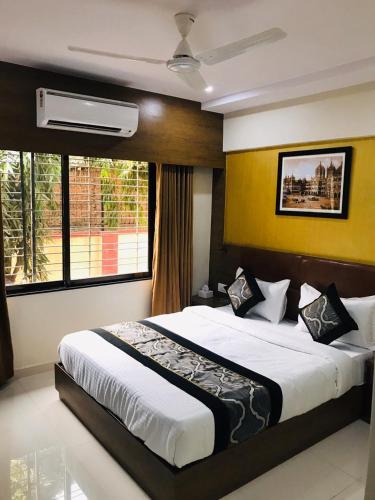 Фотография гостиницы Hotel Crystal Luxury Inn- Bandra