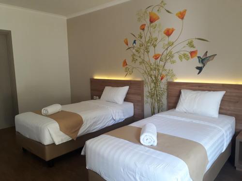 Фотография гостиницы Three Eight Front One Boutique Batu Malang