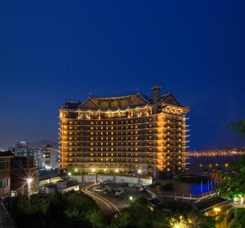Фотография гостиницы Commodore Hotel Busan