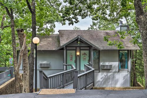 Фотографии гостевого дома
Osage Beach Home with Deck Less Than 1 Mi to the Lake!