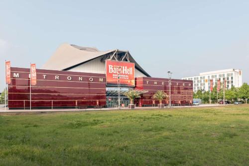 Фотография гостиницы Super 8 by Wyndham Oberhausen am Centro