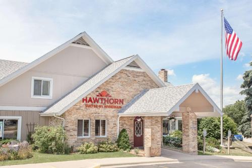 Фотография гостиницы Hawthorn Suites Green Bay