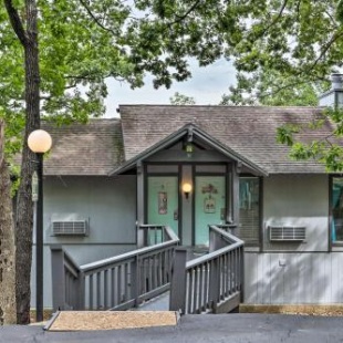 Фотография гостевого дома Osage Beach Home with Deck Less Than 1 Mi to the Lake!