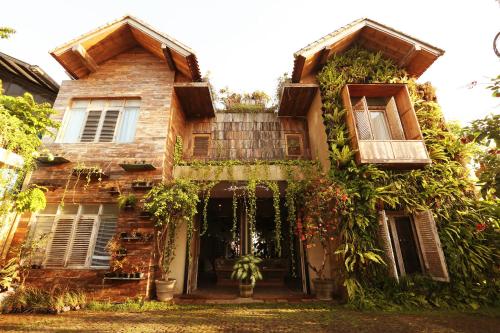 Фотография гостиницы Brown Feather Hotel