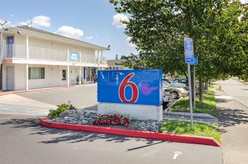 Фотография гостиницы Motel 6-Tacoma, WA - South